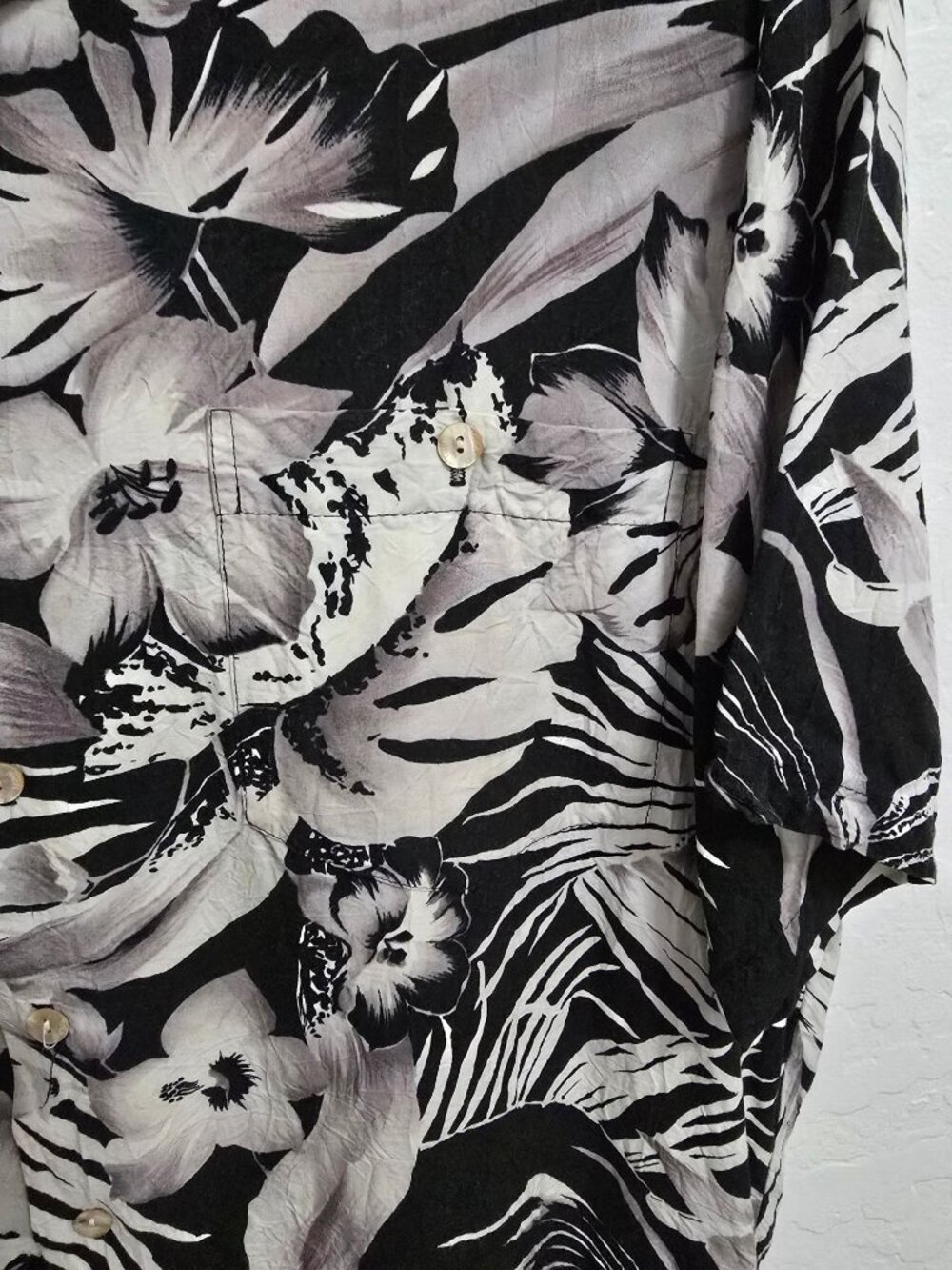 Tori Richard Mens Hawaiian Shirt Black  Gray Floral Tropical Short Sleeve M READ - Picture 3 of 7